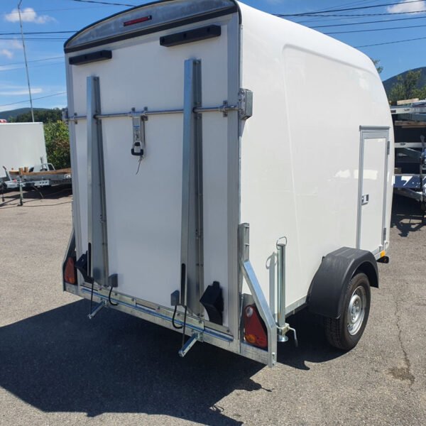 Fourgon Niewiadów F1334 polyester avec Pont de chargement + porte latérale